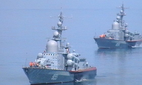 У Севастополі буксири Чорноморського флоту Росії блокували судна порту