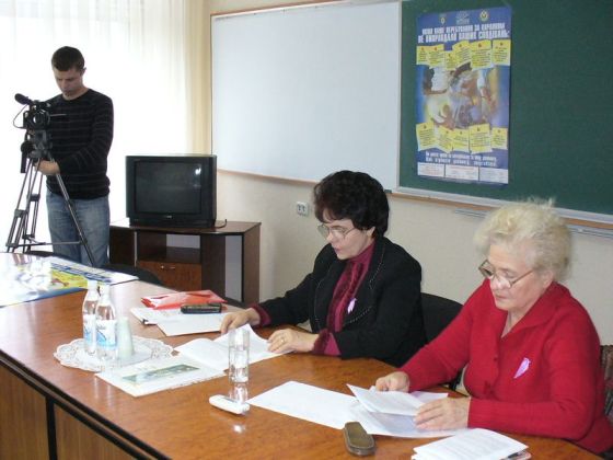 У Чернігові проведено «круглий стіл» напередодні початку Міжнародної акції «16 днів протидії гендерному насильству»