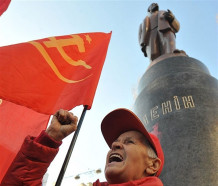 На Черкащині козаки з газовими балончиками напали на Леніна та комуністів