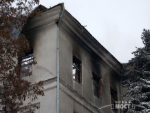 У Дніпропетровську загорілася будівля облдержадміністрації