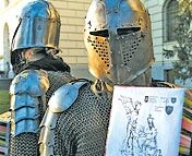 До найбільшого на Львівщині сиротинця, cвятого Миколая супроводжували зодягнені у лати лицарі